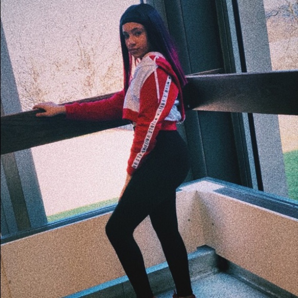 Red and white crop jacket❤️